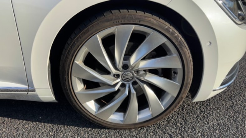 タイヤホイール前