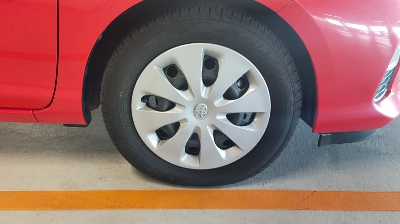 タイヤホイール前