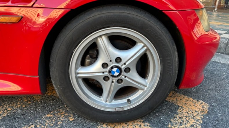 タイヤホイール前