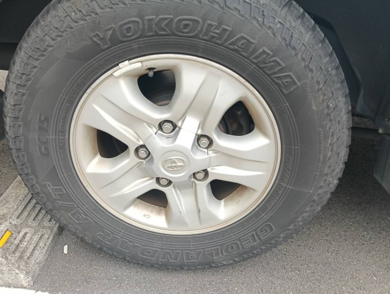 タイヤホイール前