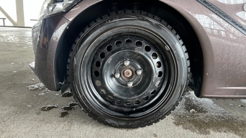 タイヤホイール前