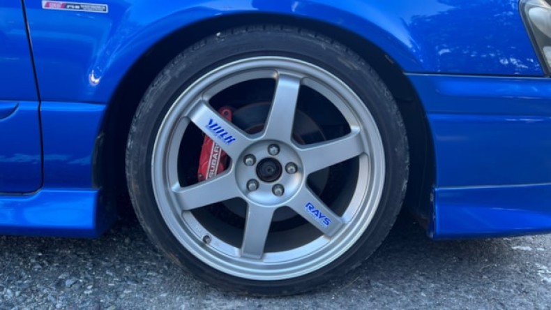 タイヤホイール前