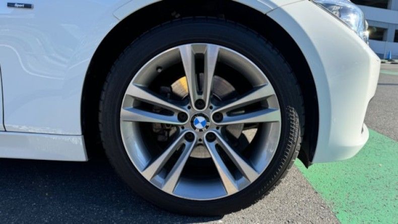 タイヤホイール前