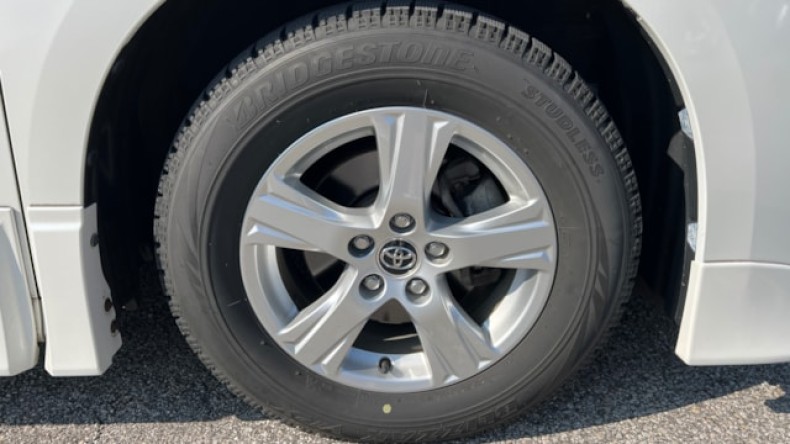 タイヤホイール前