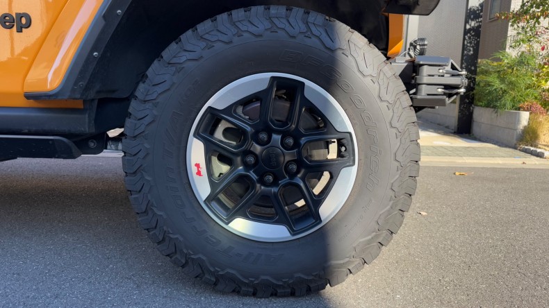 タイヤホイール前