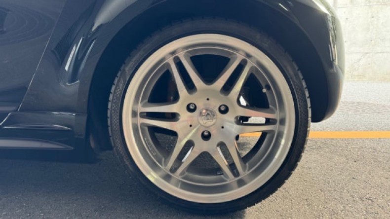 タイヤホイール前