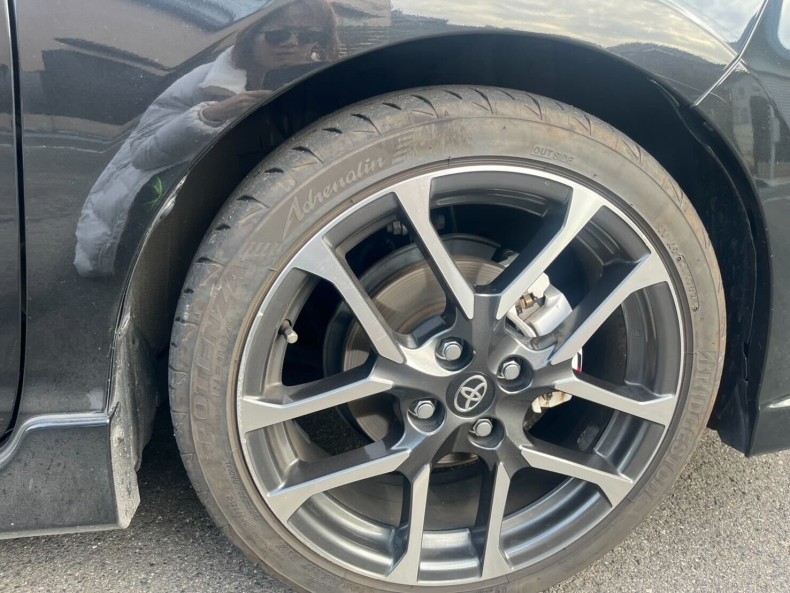 タイヤホイール前