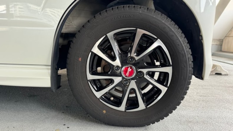 タイヤホイール前