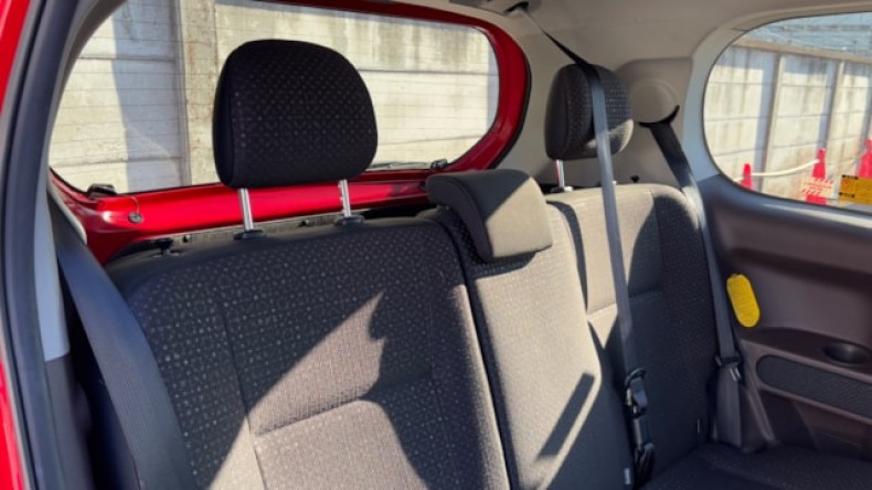 内装後方シート