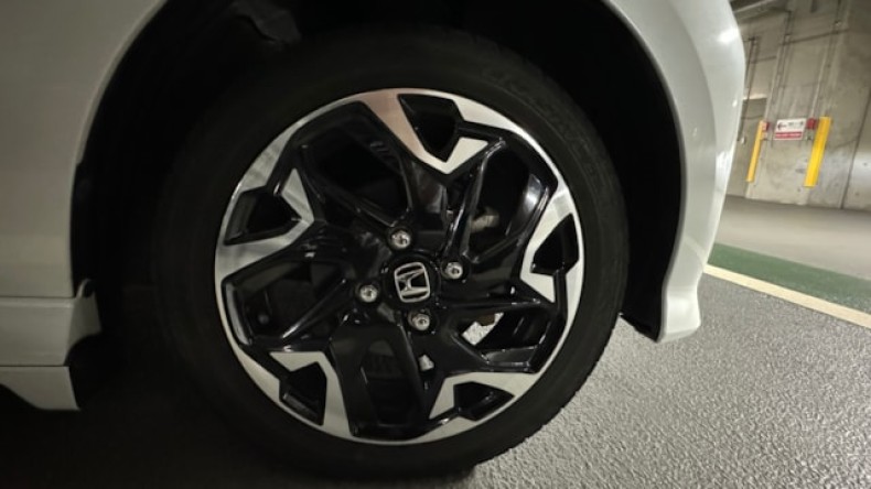 タイヤホイール前