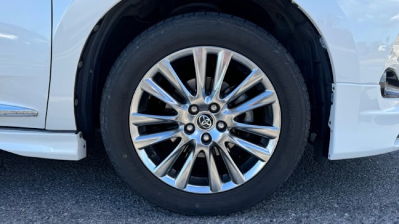 タイヤホイール前