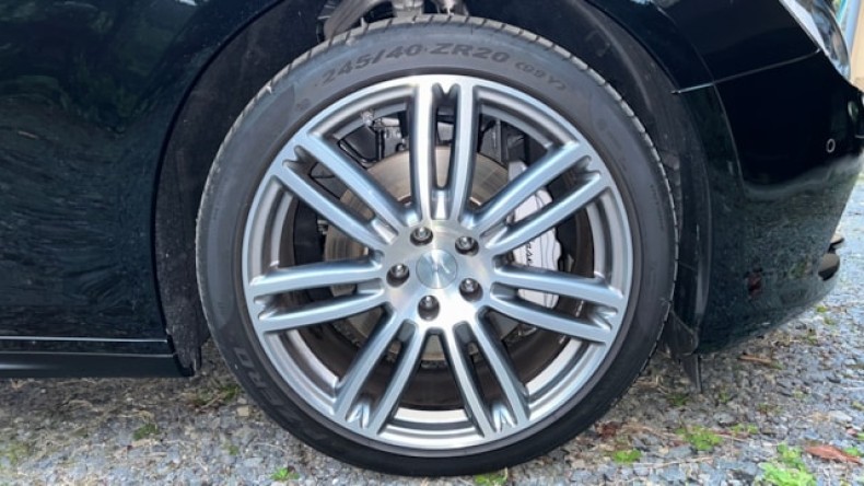 タイヤホイール前