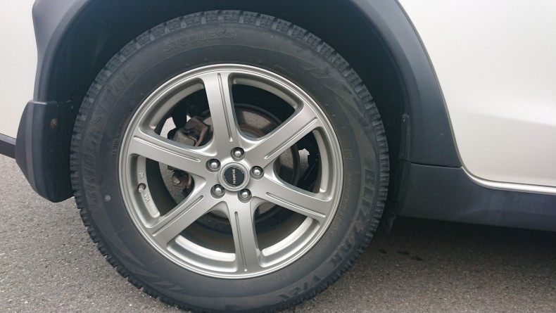 タイヤホイール前