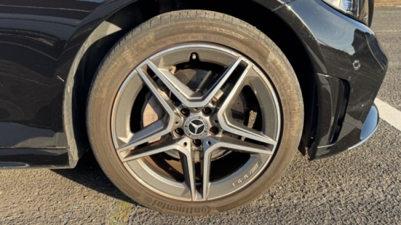 タイヤホイール前