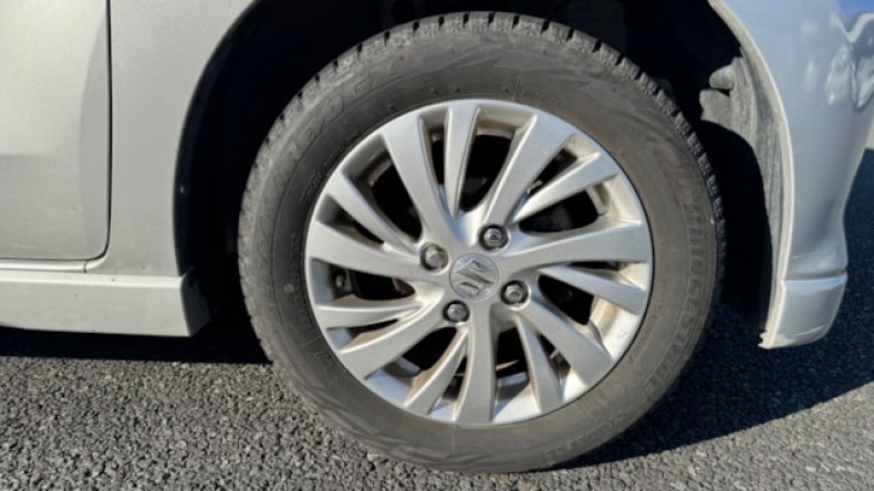 タイヤホイール前