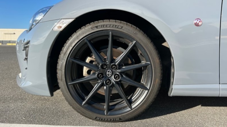 タイヤホイール前