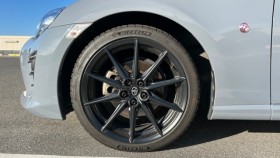 タイヤホイール前