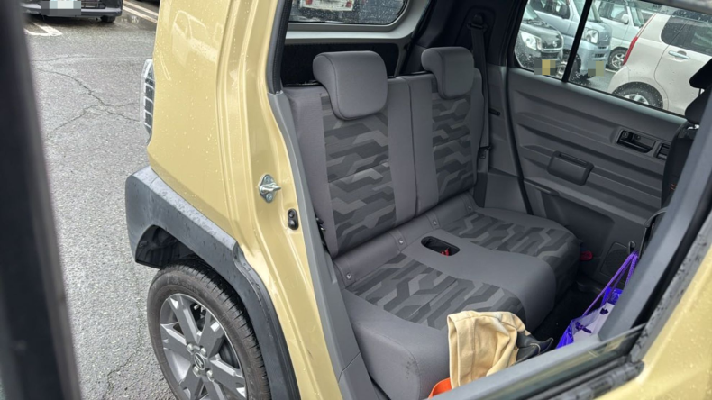 内装後方シート