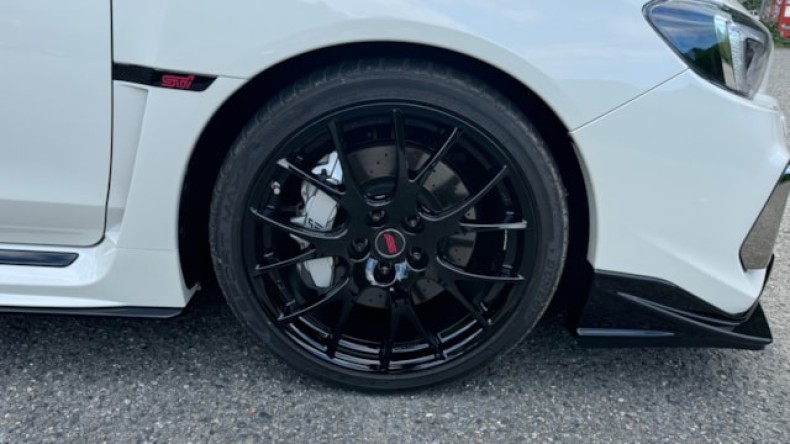 タイヤホイール前