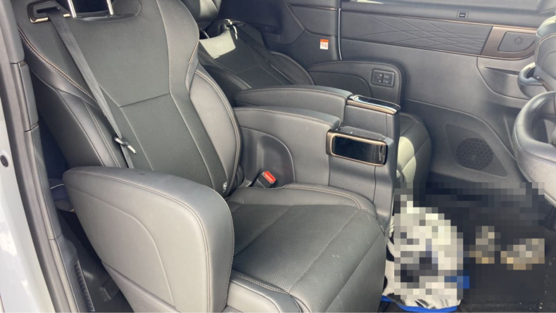 内装後方シート