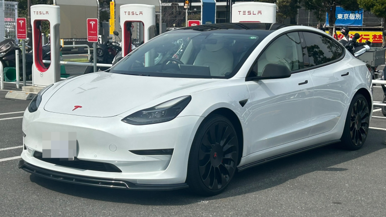 テスラ モデル３の売買実績画像