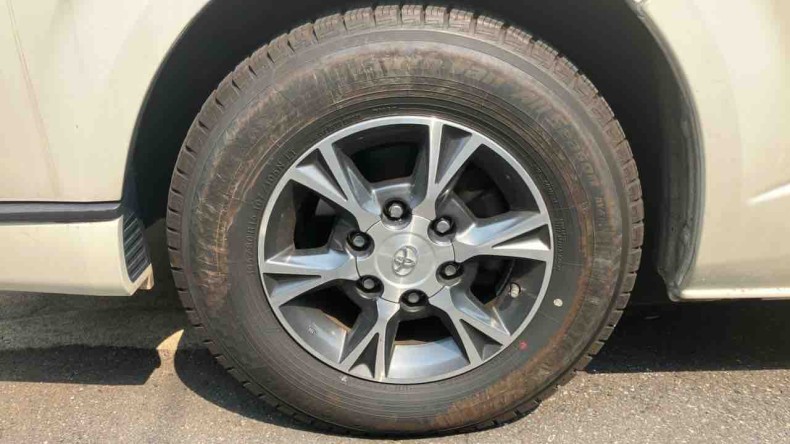 タイヤホイール前