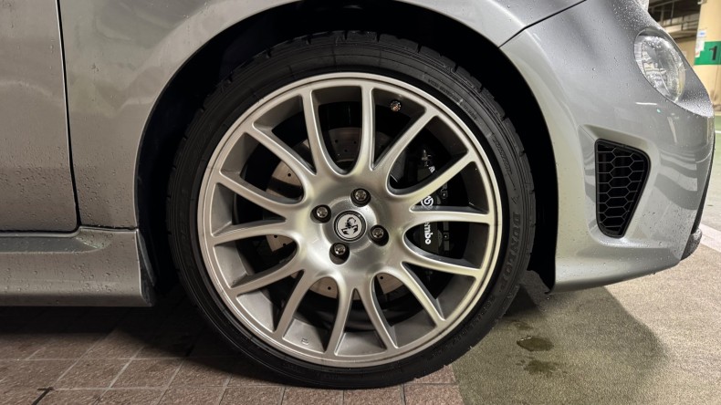 タイヤホイール前