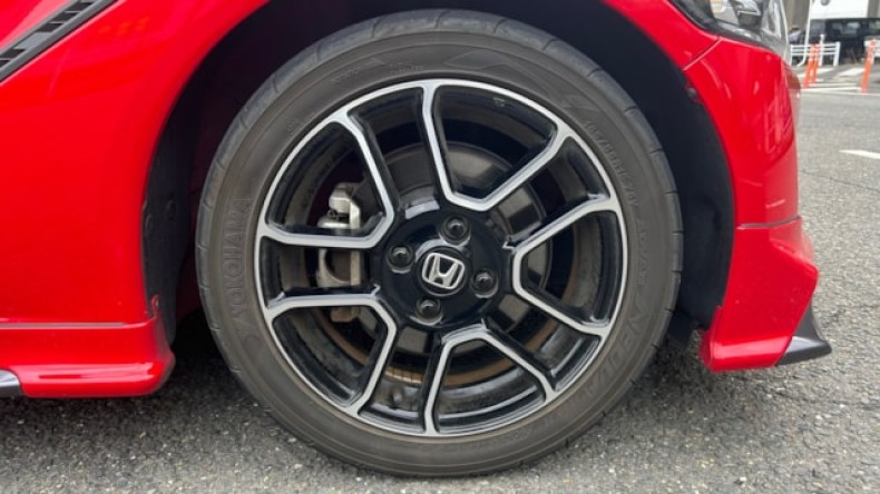 タイヤホイール前