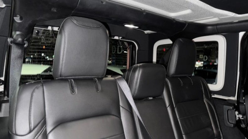 内装後方シート