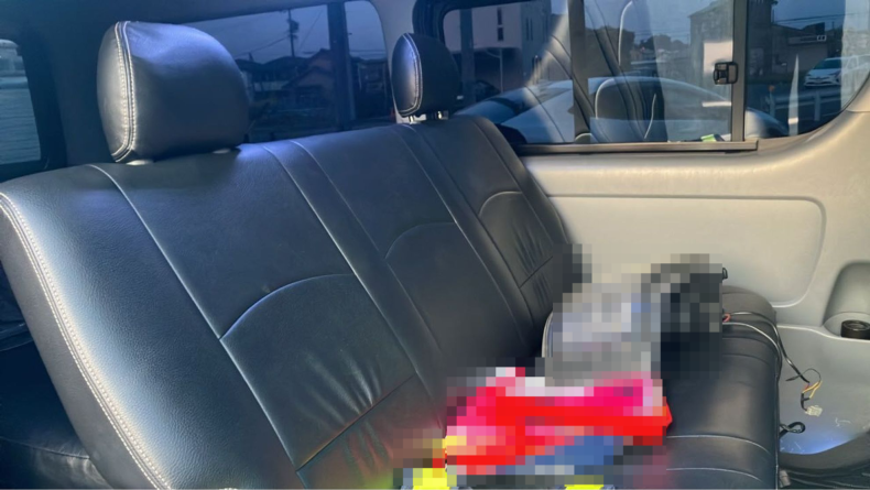 内装後方シート