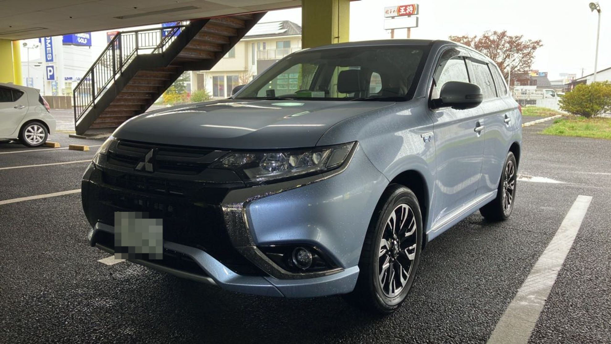 2025年4月成約のアウトランダーPHEV Gナビパッケージのメイン画像