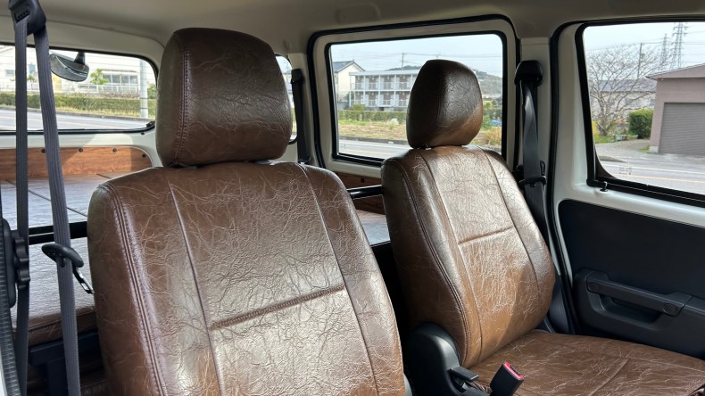 内装後方シート