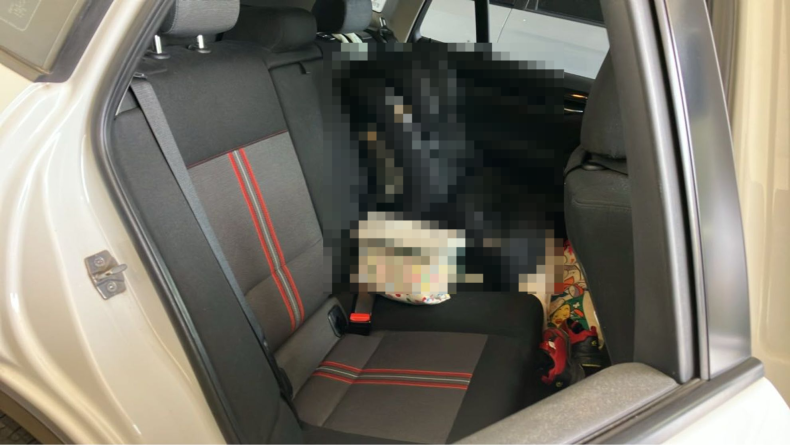 内装後方シート