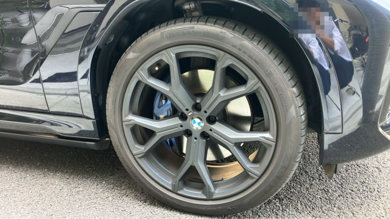 タイヤホイール前