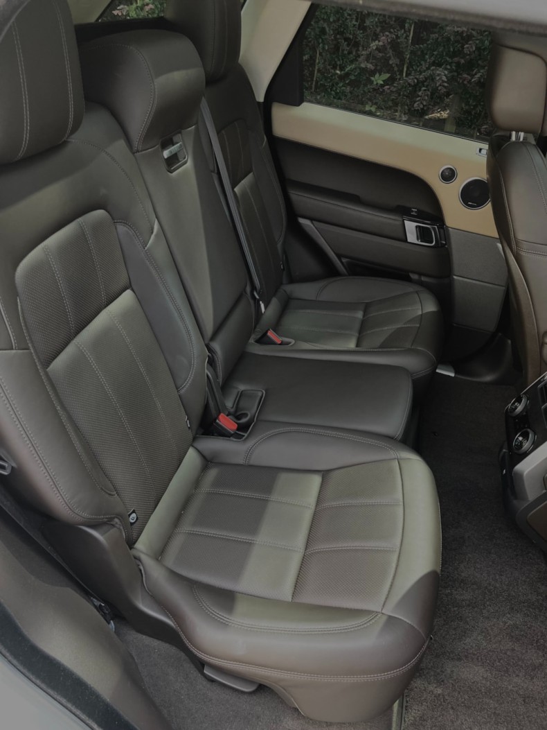 内装後方シート