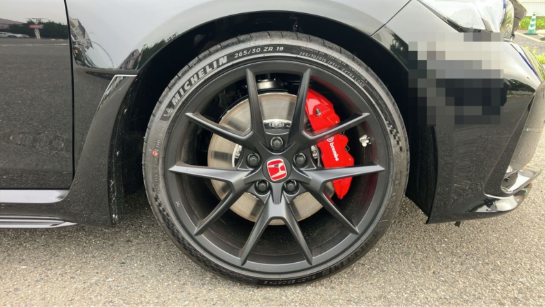 タイヤホイール前