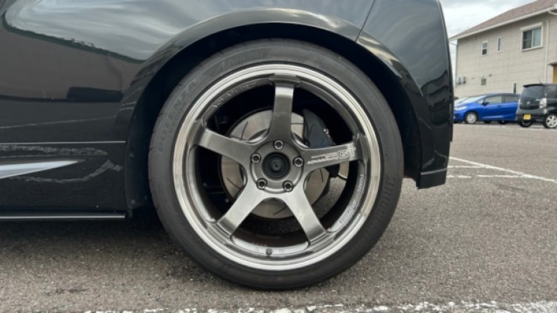 タイヤホイール前