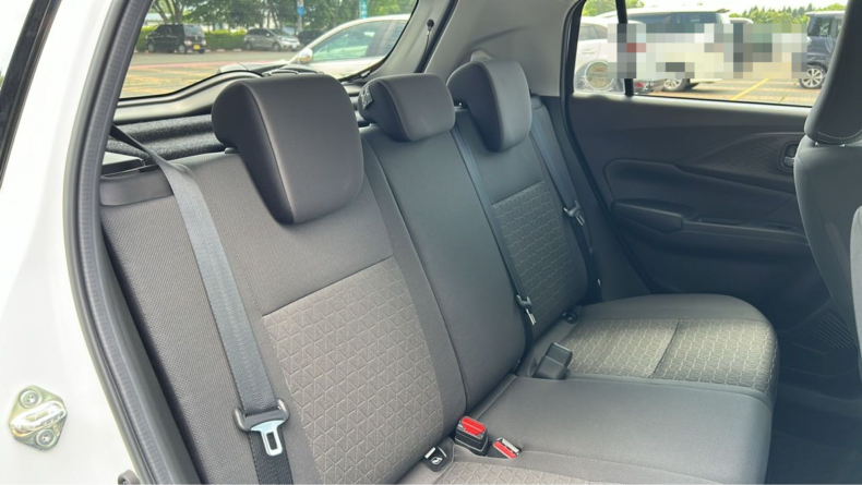 内装後方シート