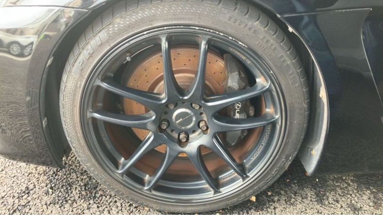 タイヤホイール前