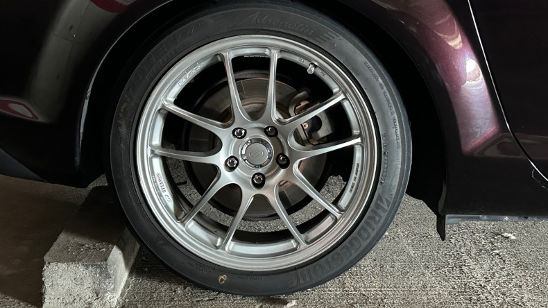 タイヤホイール前