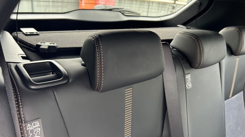 内装後方シート