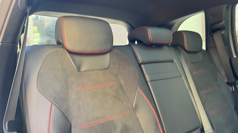 内装後方シート