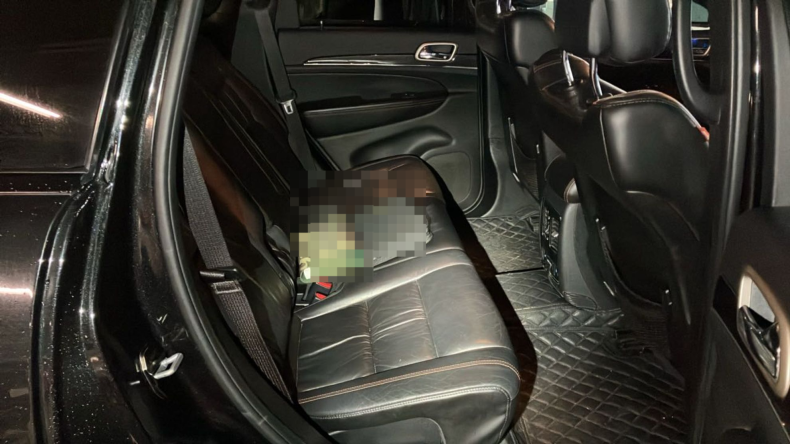 内装後方シート