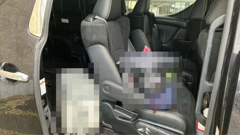 内装後方シート