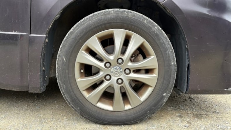 タイヤホイール前