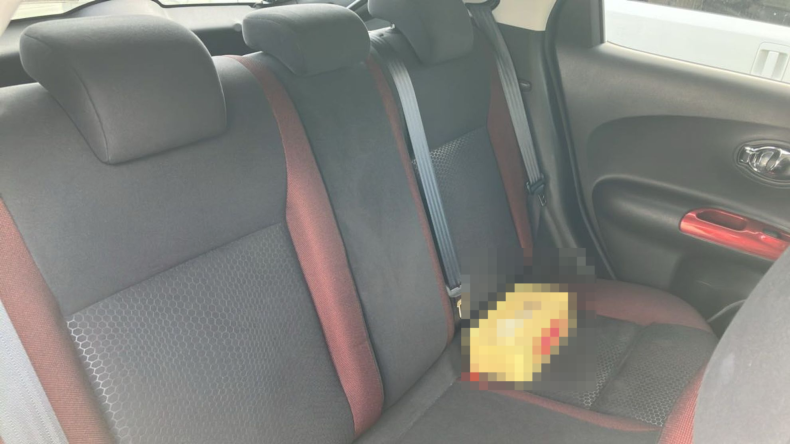 内装後方シート