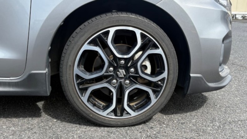 タイヤホイール前