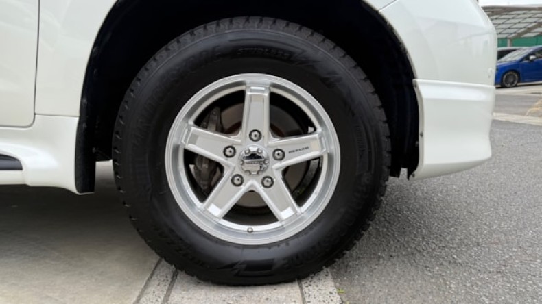 タイヤホイール前