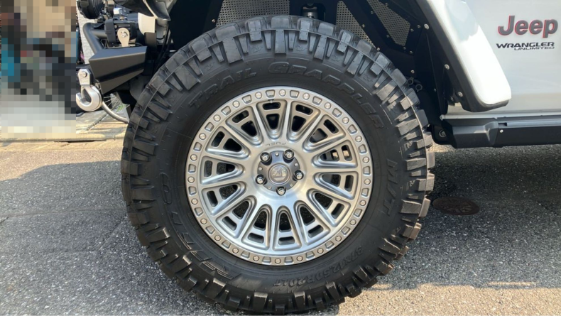 タイヤホイール前