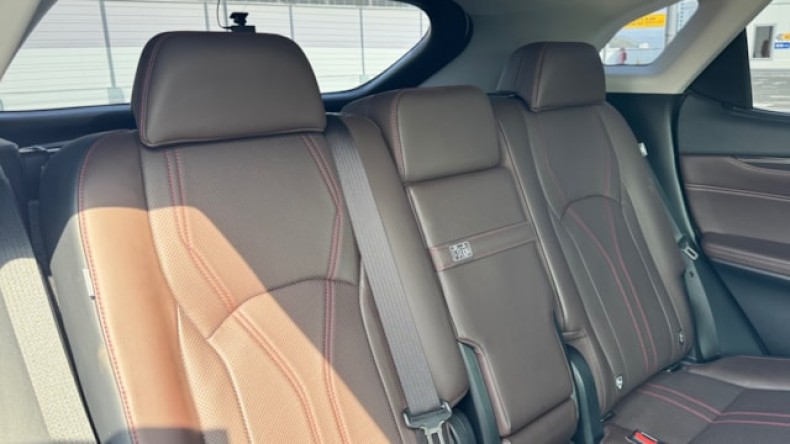 内装後方シート